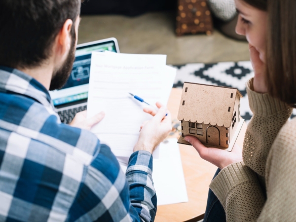 Should You Sell or Buy Out Your Spouse in Florida?