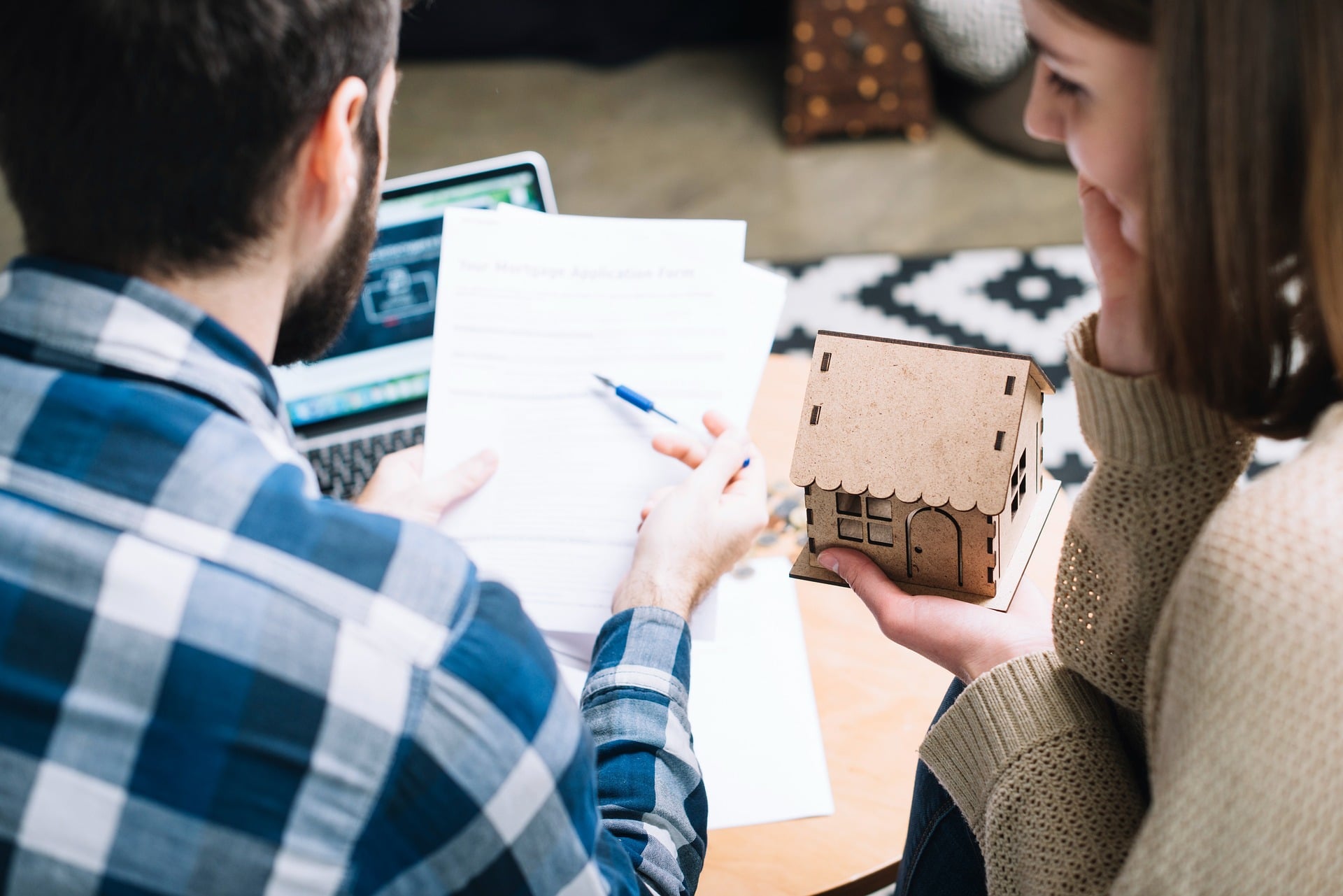 Should You Sell or Buy Out Your Spouse in Florida?